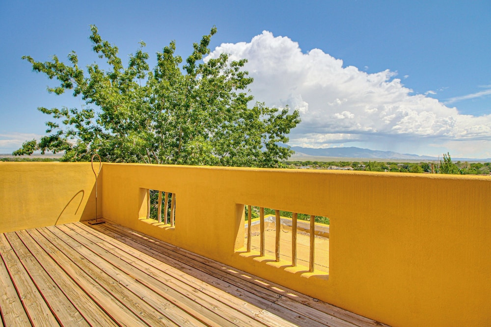 Stunning Sandia Mtn Views: Rio Rancho Retreat