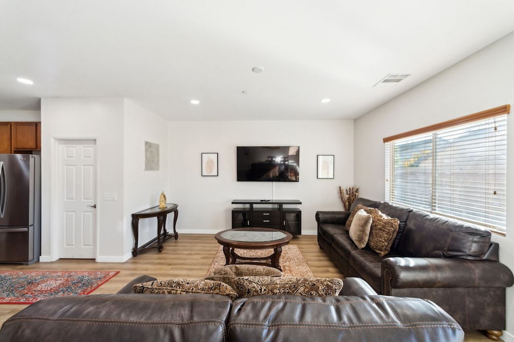 Charming Pet-friendly Getaway In Sunny Beaumont 4 Bedroom Home