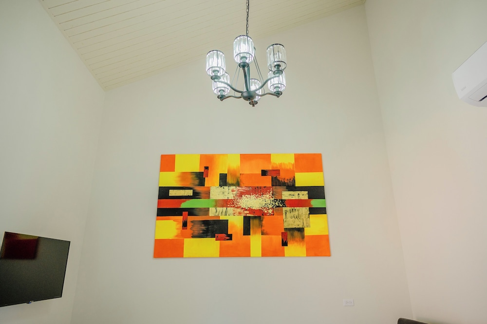 Spacious 4-bedroom Apartment 2 km From Eagle Beach - Dream Suites Aruba