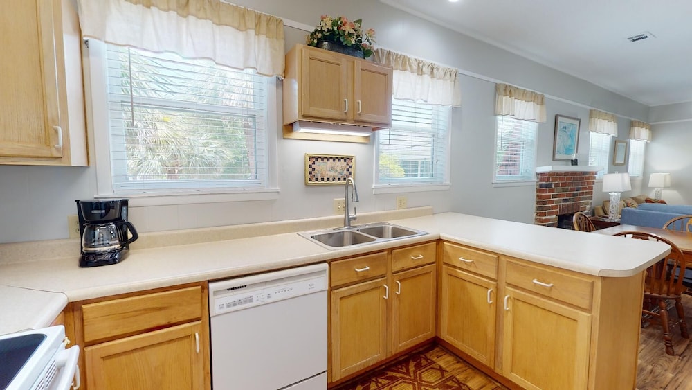 Beach Nugget by Tybee Vacation Rentals