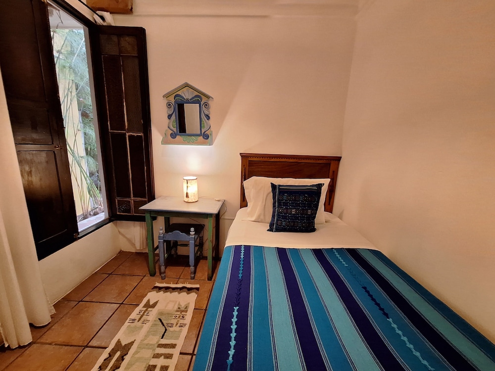 Yellow House - Hostel