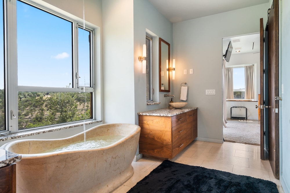 Luxury 4BR Hilltop Retreat With Scenic Views