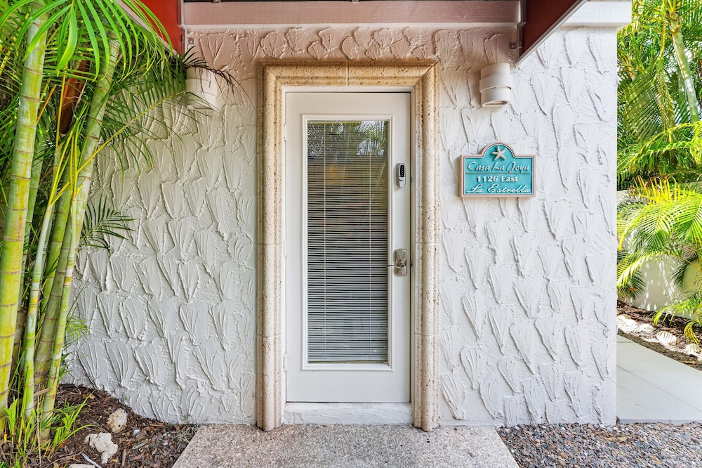 Crescent Street Villas By Beachside Mgt