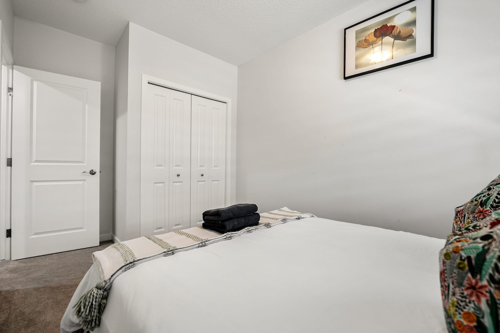 Affordable Long-term Stays Welcome 1BR Suite