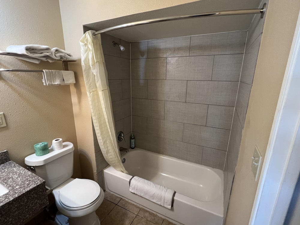 Country Inn-Giddings view 4