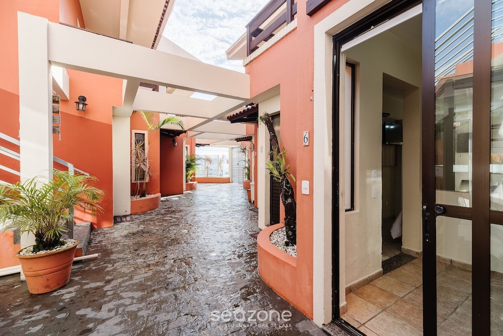 JOFs Apartamentos c Piscina e Vista Mar