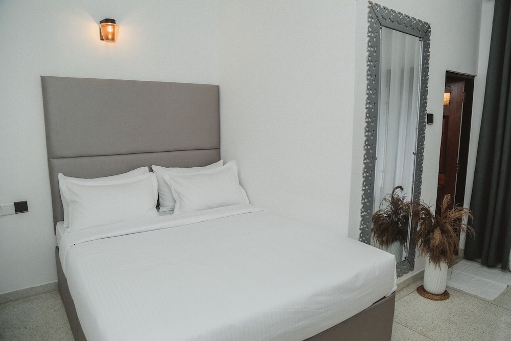 Omenco Hotel Nuwaraeliya view 3