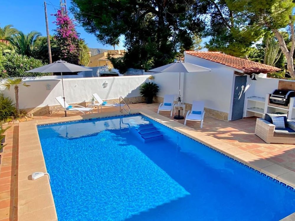 Charming Villa With Private Swimming Pool Near the Sea photo 2
