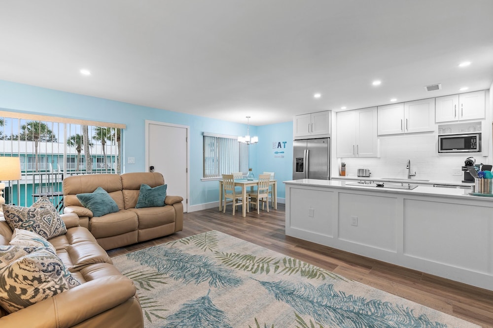 Coronado Arms Condominiums B-18