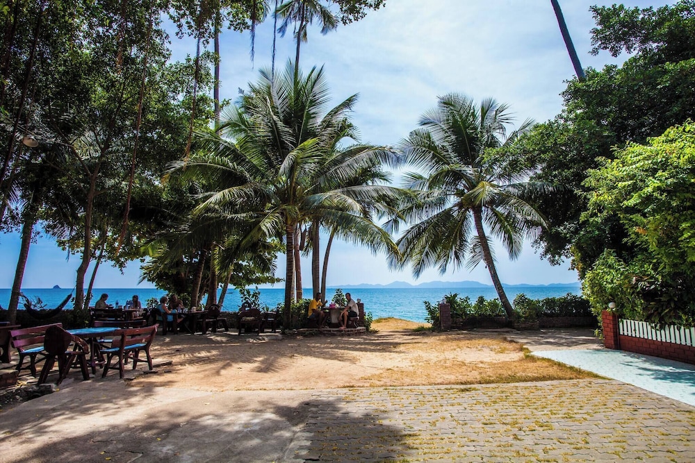 House 4 People sea View 100 m From the Beach