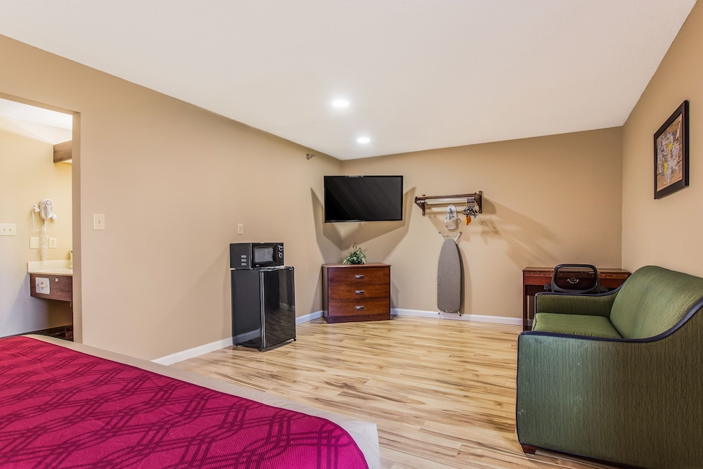 Econo Lodge Shelbyville - Property Image 26