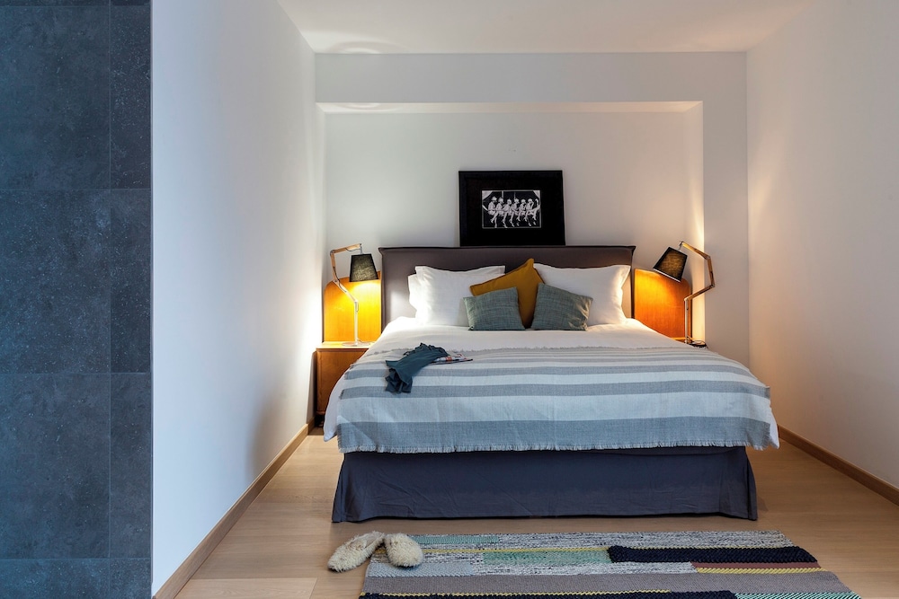 Unit 6 - Colorful Smart Home Triplex Private Garden & Parking view 4
