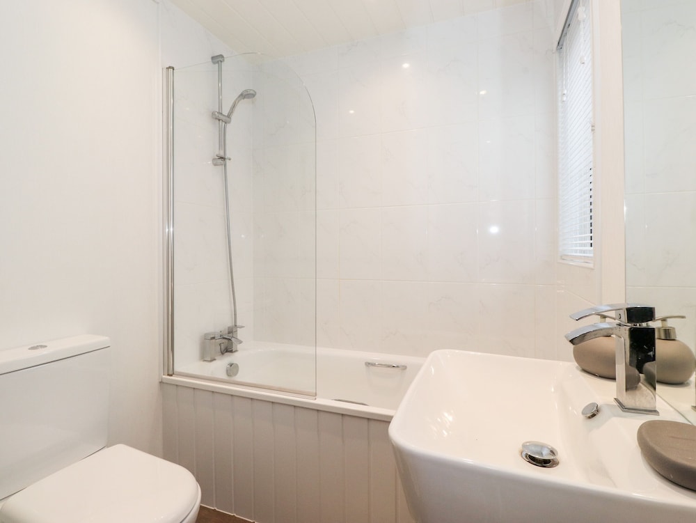 Bowness Bay Lodge