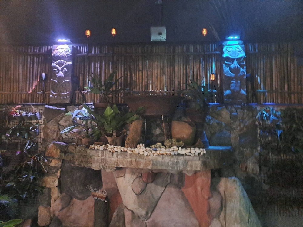 Tribal Bliss Private Resort in Lipa Batangas, a Privat Guest Room With Pool
