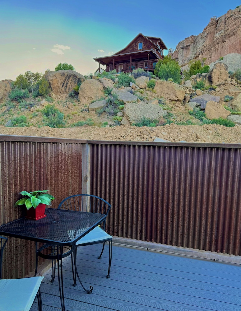 SLOT CANYONS INN