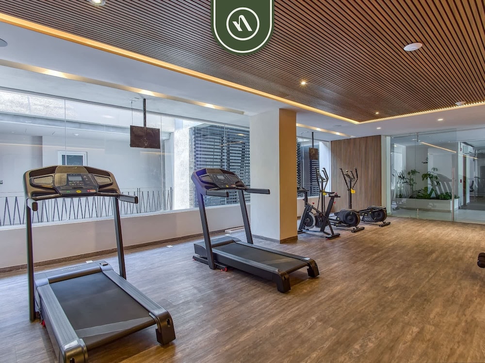 New 1 BR Condo With Amazing Rooftop Pool - Jacuzzi
