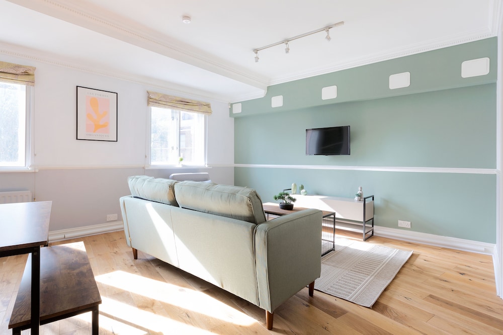Comfortable 2 Bed Apartment by Tower Bridge