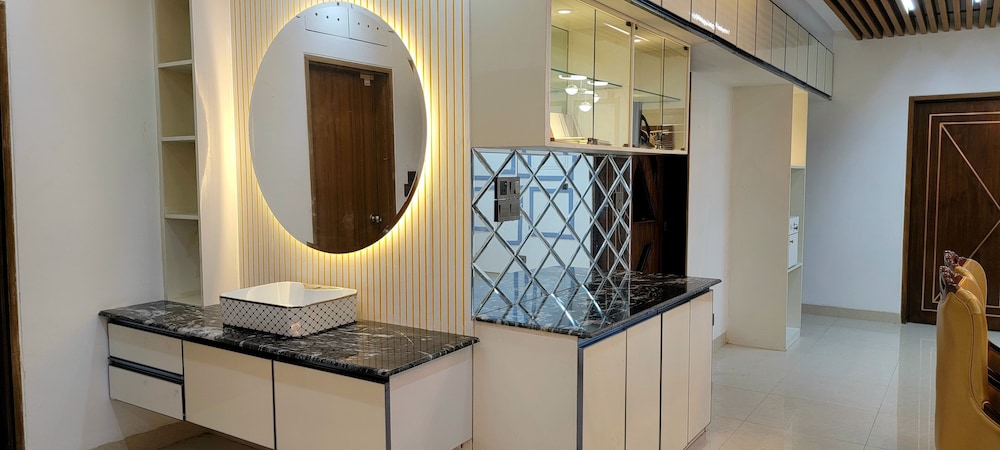 Luxurious 3-bhk Highly Secured & Close to Airport