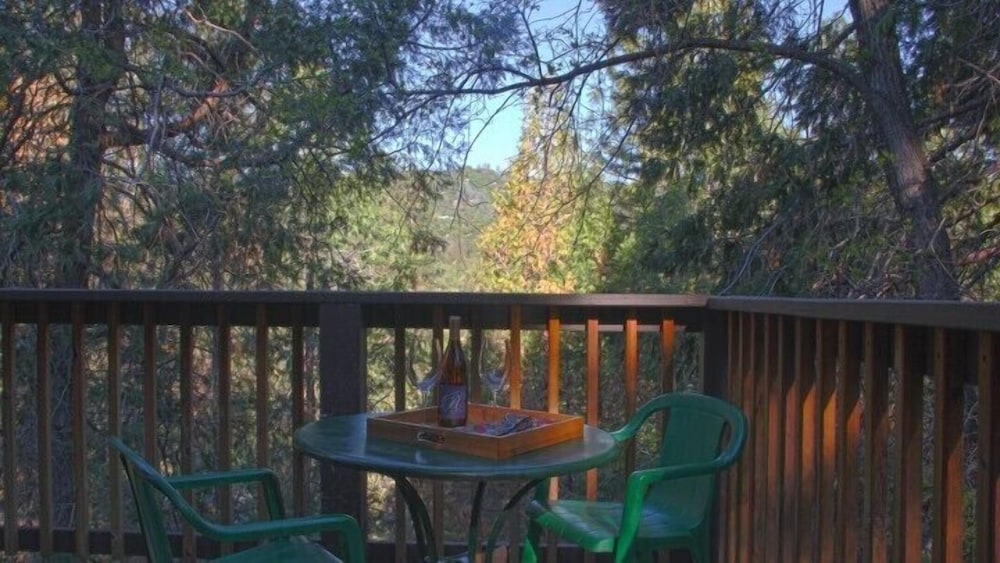 Yosemite Scenic Wonders  Cedar Mountain view 5