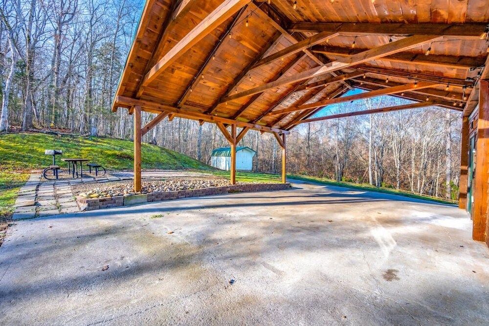 Dog Friendly Views Hot Tub Close to PF Gsmnp