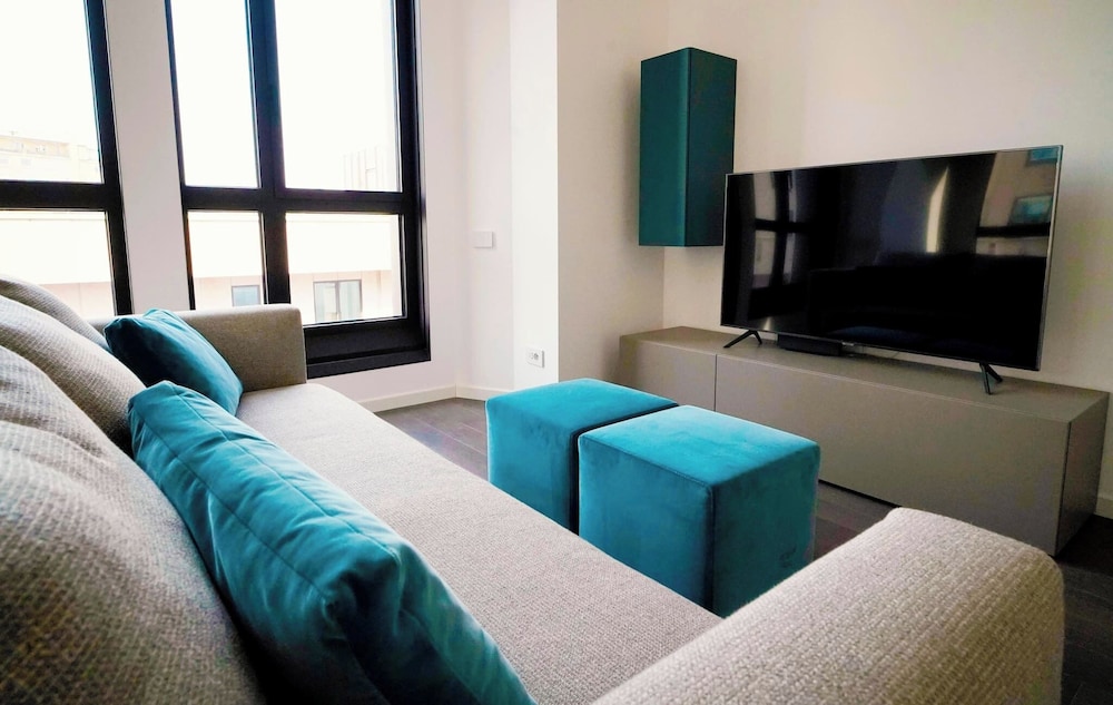 San Babila Central Tower by Rentopolis - High-end 1bdr with panoramic terrace overlooking Duomo