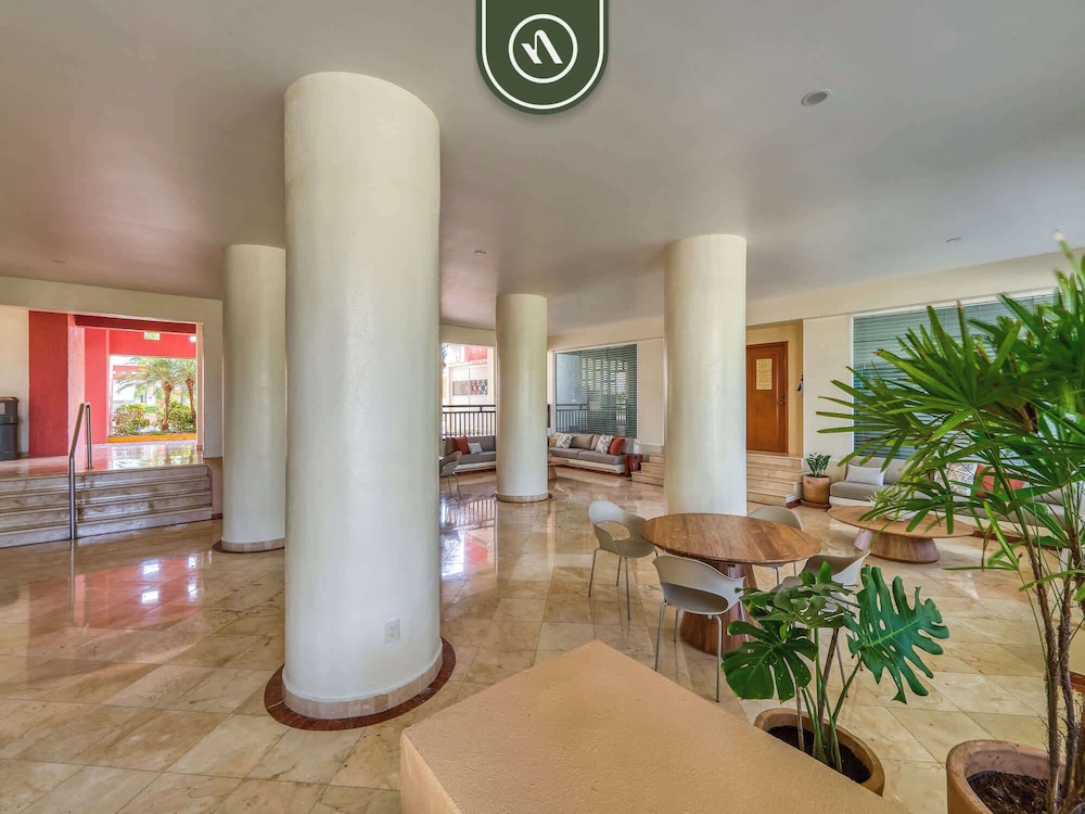 Oceanview 4 BR Condo - Pool - Beach - Terrace