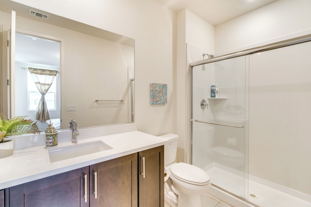 Pool Paradise: Spacious Tracy Home w/ Yard!