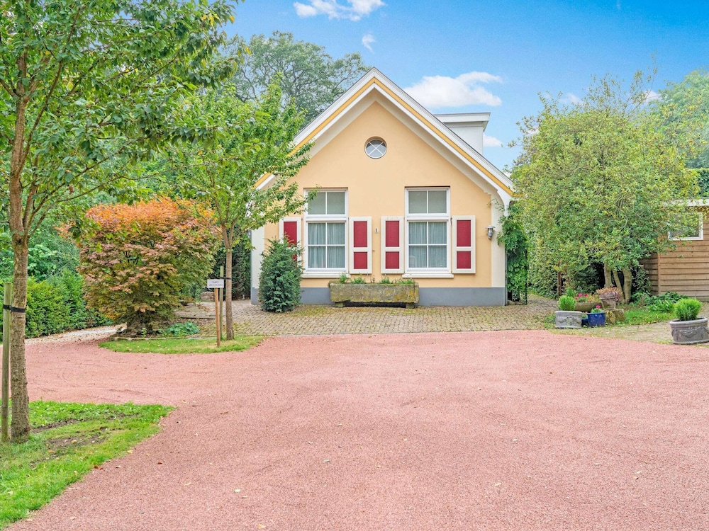 Picturesque Holiday Home in Oldenzaal With Jacuzzi, photo 20