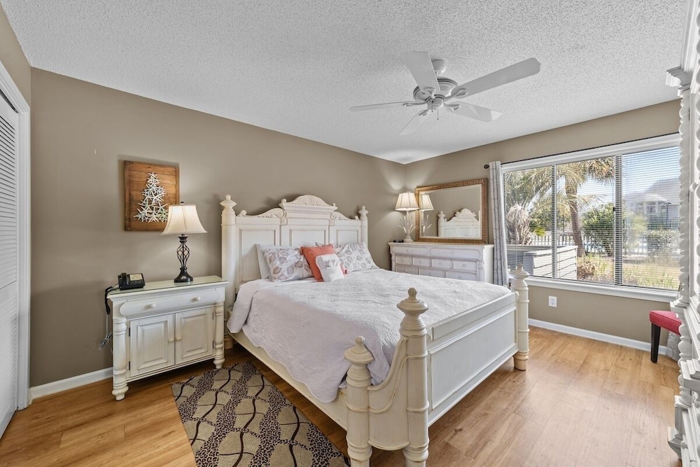 Windsor Court 11c 2 Bedroom Condo