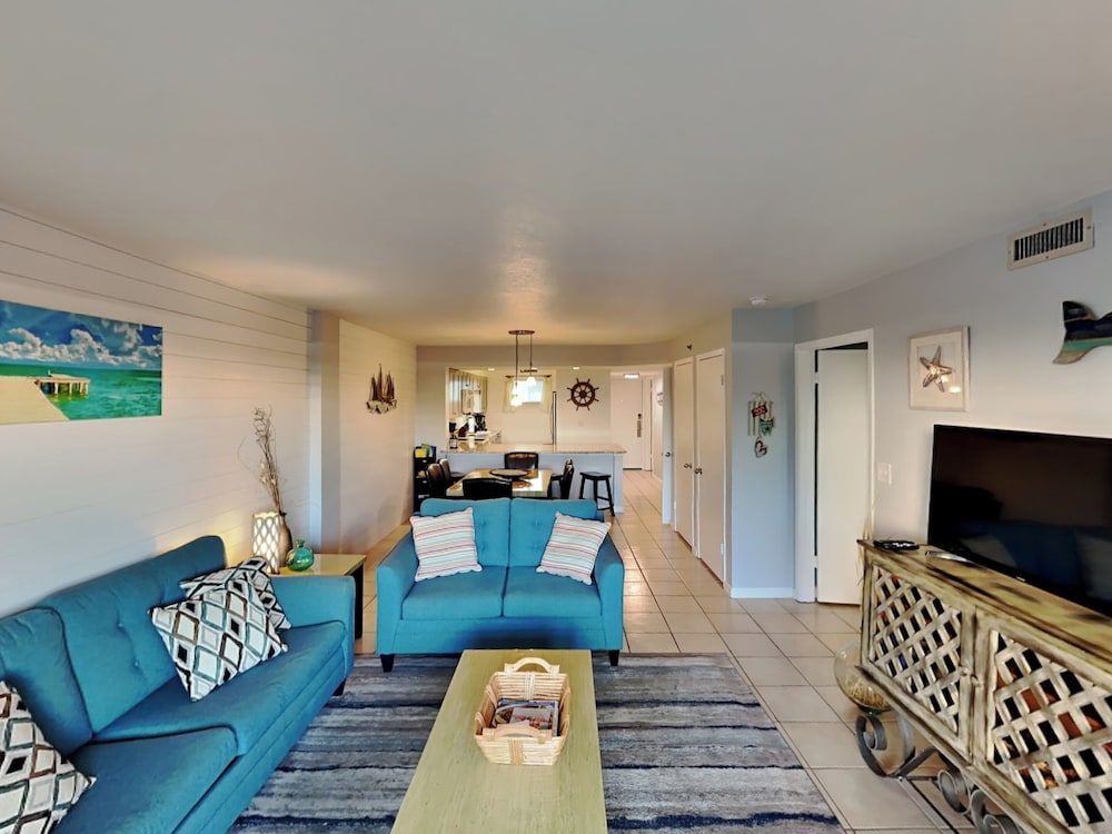 Sea Oats #309 by Southern Vacation Rentals