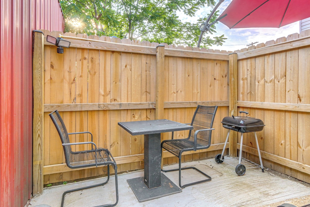 1 Mi to Dtwn Cumberland: Historic Apt w/ Patio!