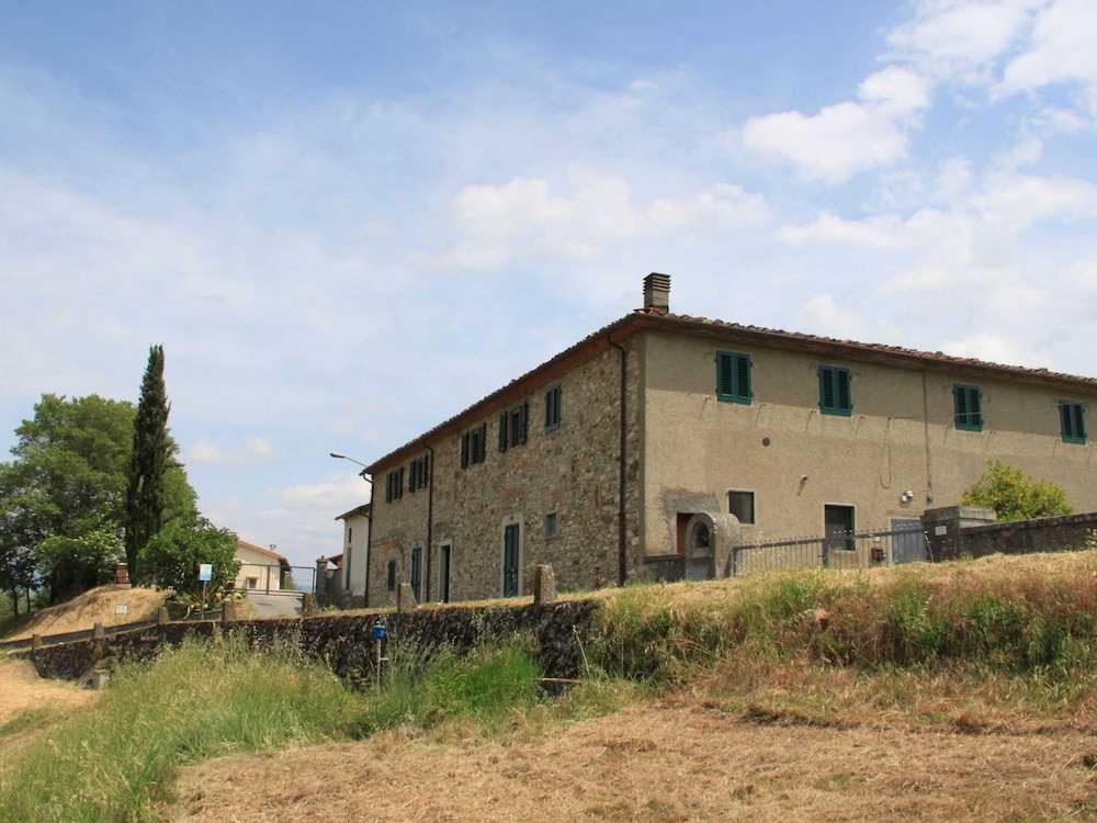 Farmhouse Abode With Pool and Tuscan Charm