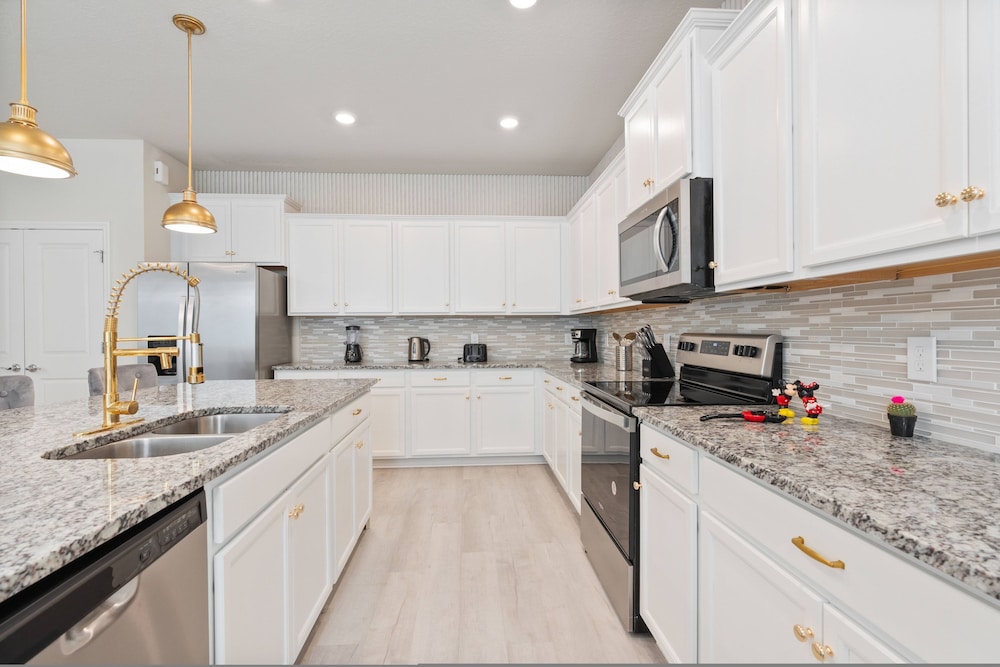 Brand NEW Luxury 10bedrooms At Windsor Island