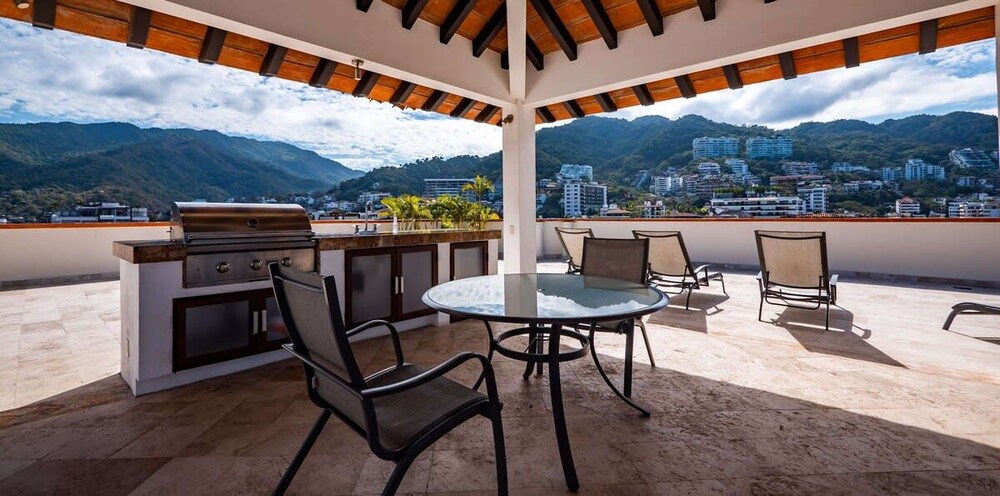 Ocean View 2Br Condo-balcony-beach-pool - 908