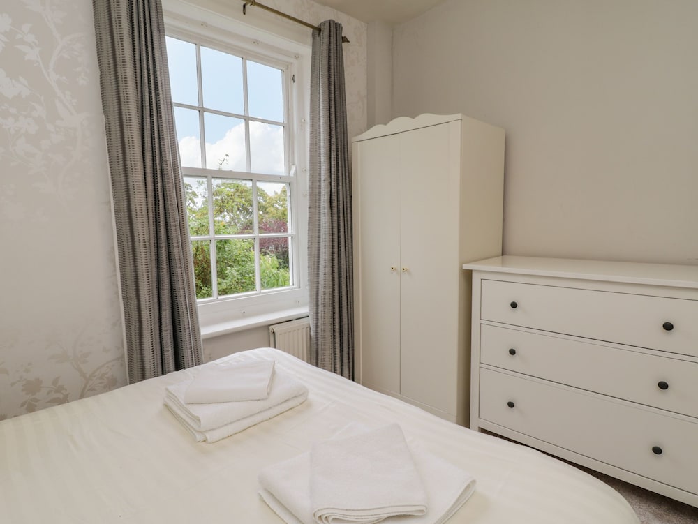 The Manor House view 4