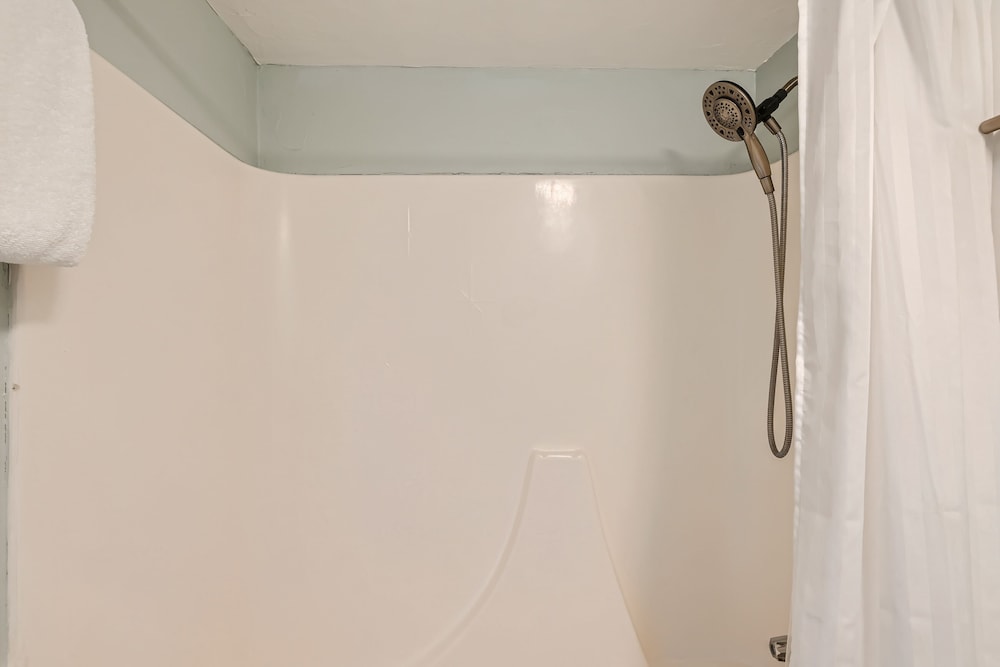 Top Floor Unit Best Location Alpine 303 Condo near to city attractions by RedAwning view 5