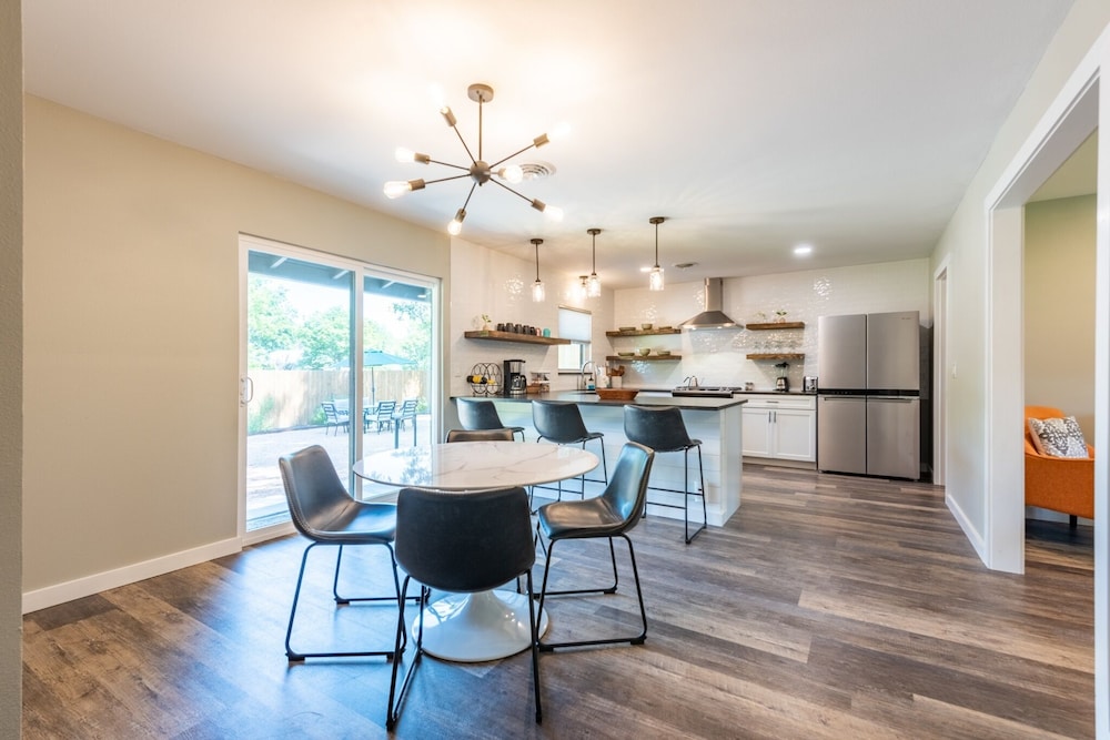 Zander Haus 3 Bedroom Home by RedAwning