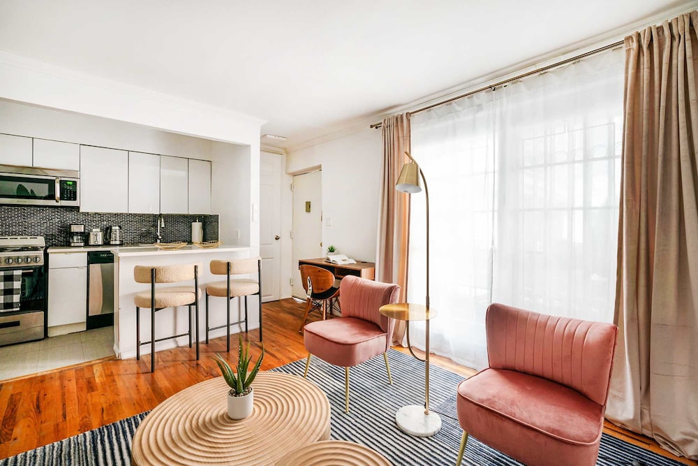 26-1c Gramercy Large 1BR WD