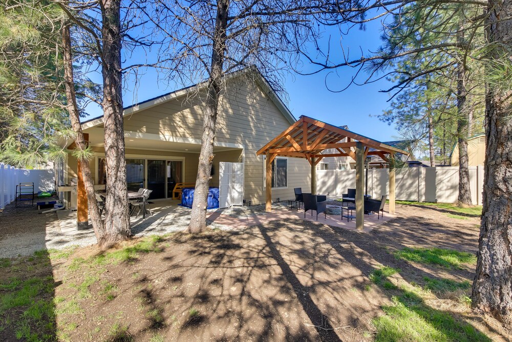 Pet-friendly Oldtown Retreat: Hot Tub  Kayaks! - Property Image 6