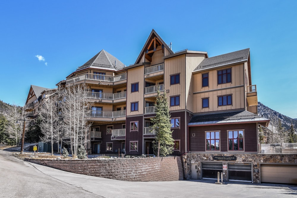 Red Hawk Lodge 2275
