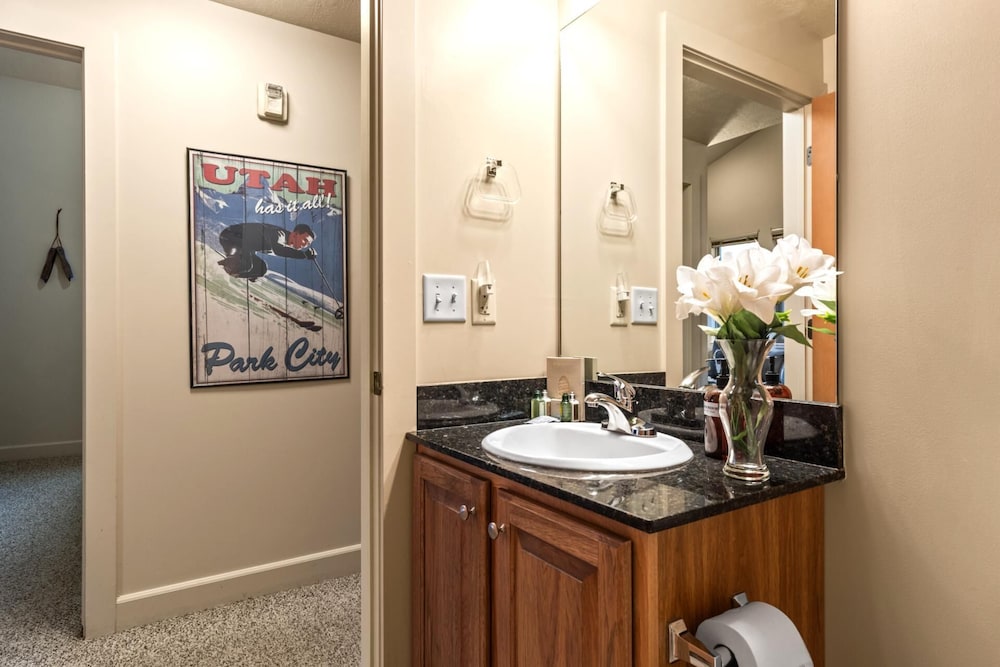 KBM Resorts Crestview Condos Spacious Condo Near Olympic Park With gas Fireplace, Year-round Pool, hot Tub, City Wide Shuttle Access. Cvc-308b