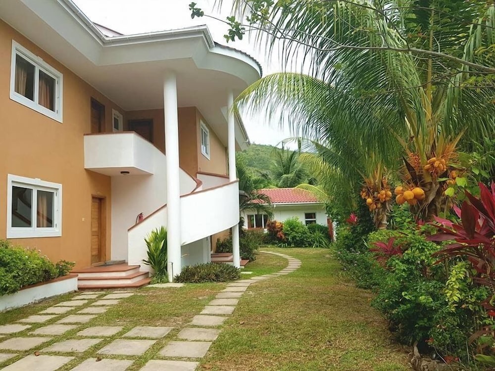 Praslin Paradise