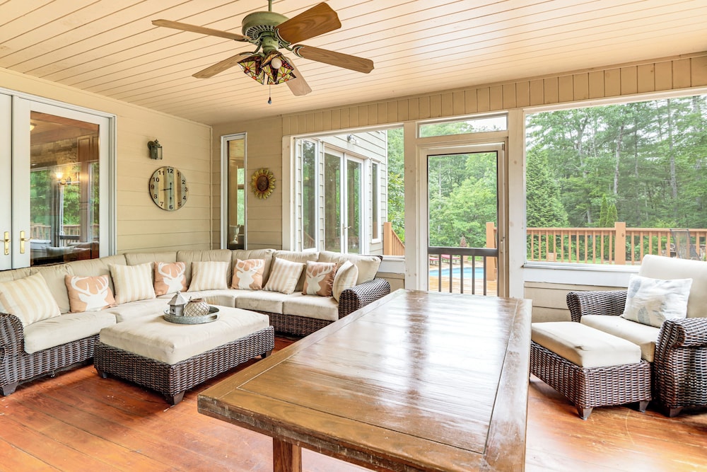 Game Room & Fireplaces: Group Dahlonega Getaway