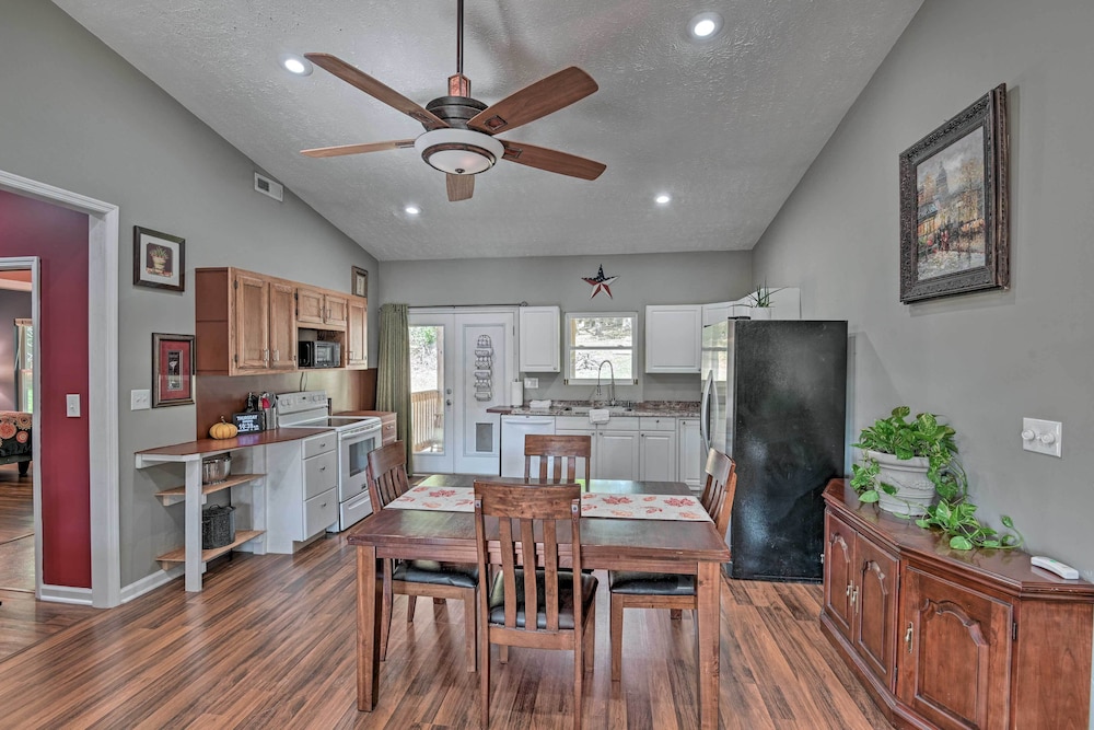 Mt Juliet Getaway w/ Yard: 22 Mi to Nashville - Property Image 18