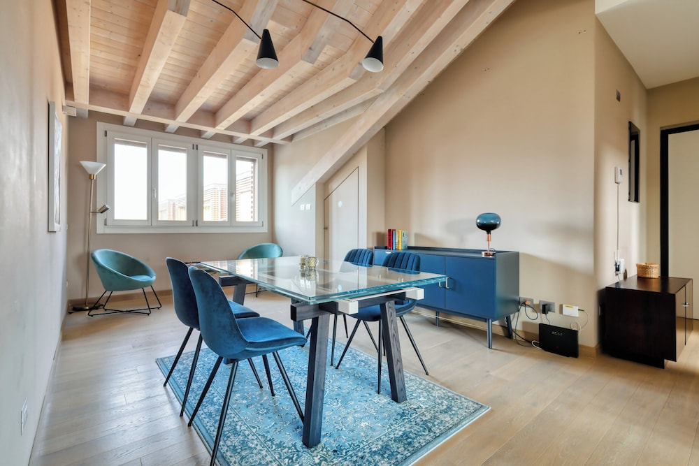 Elegant apt with parking and balcony