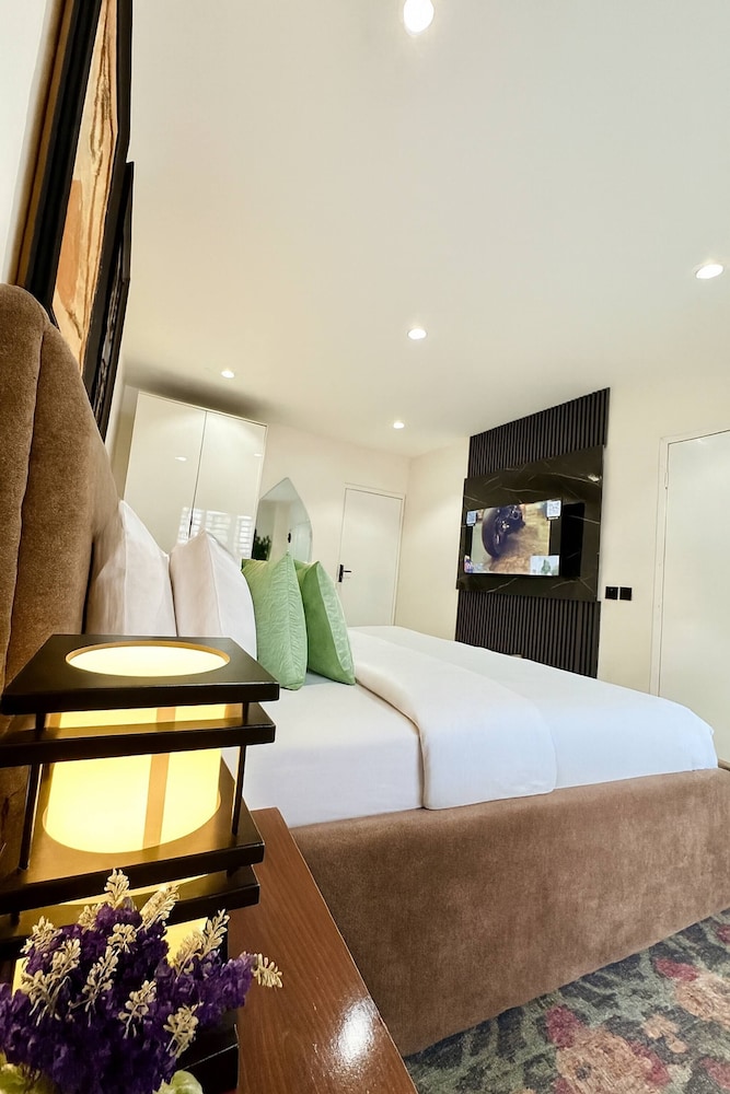Luxury 2BR Apt Central Lekki Phase 1