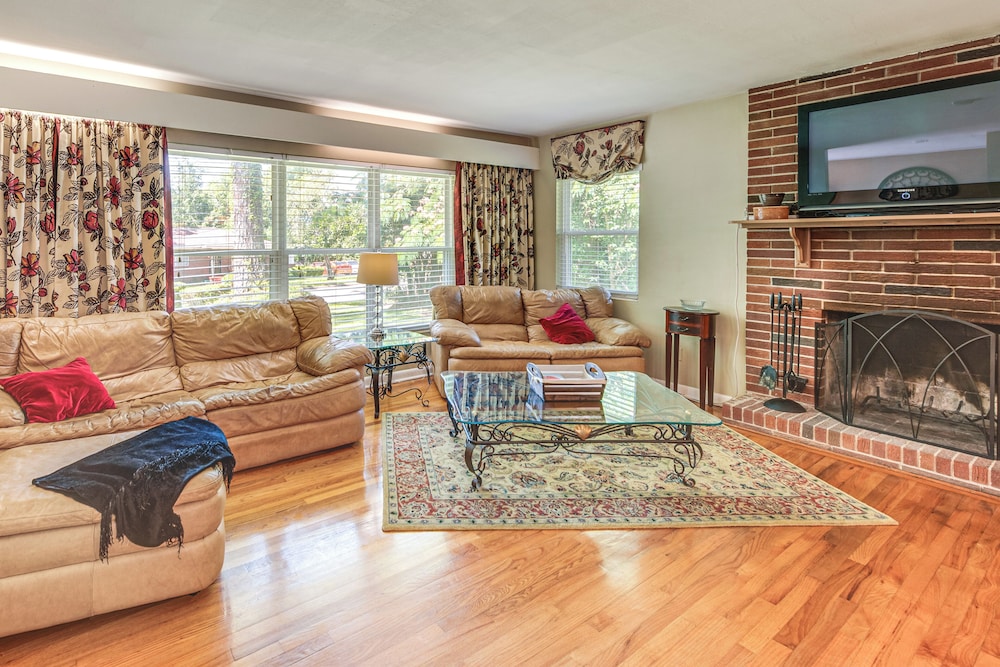2 Mi to FSU & Famu: Home w/ Spacious Deck!
