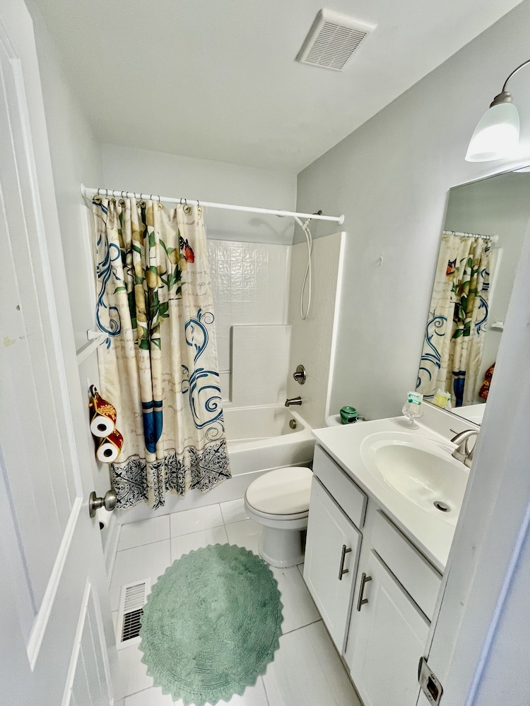 Big Waterfront House W/ Amazing View And Swim Deck 3 Bedroom Home