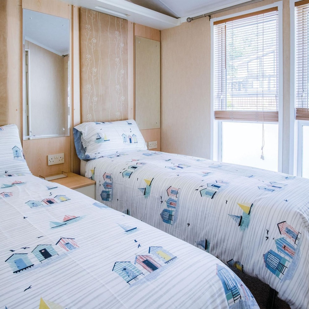 5 Manor Lodge - 2 Bedroom Lodge - Pendine