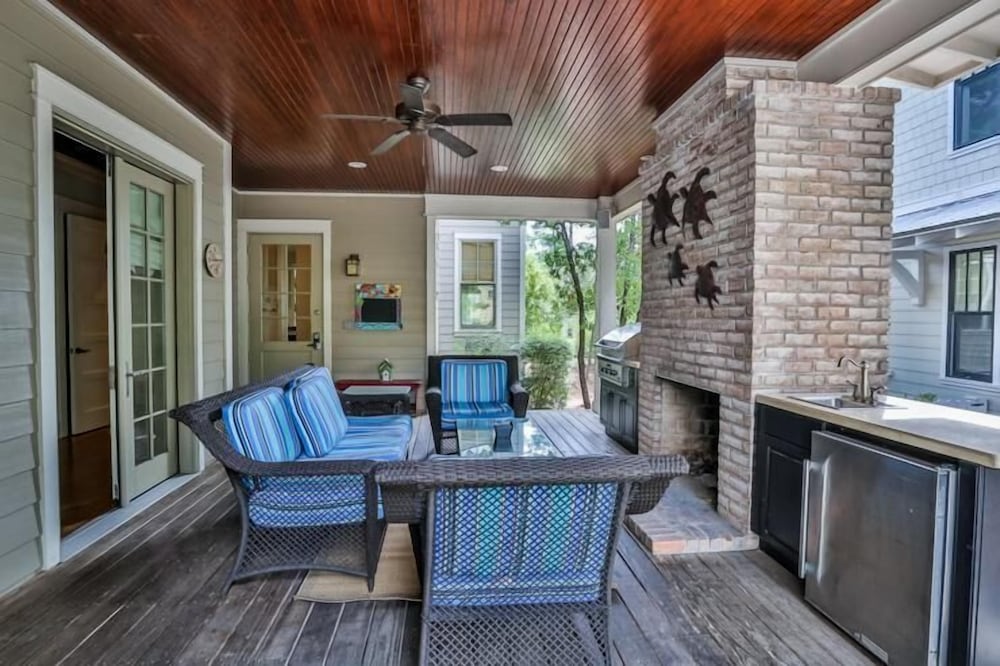 Bluejack Breeze 6 Bedroom Holiday Home by Five Star Properties